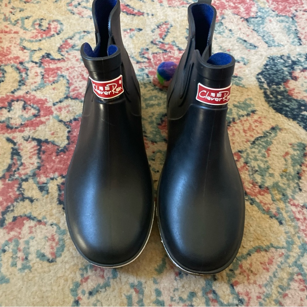 Clever Rain Black Boots with Red Details